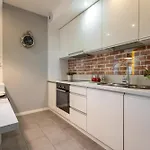 24 Premium Old Town
